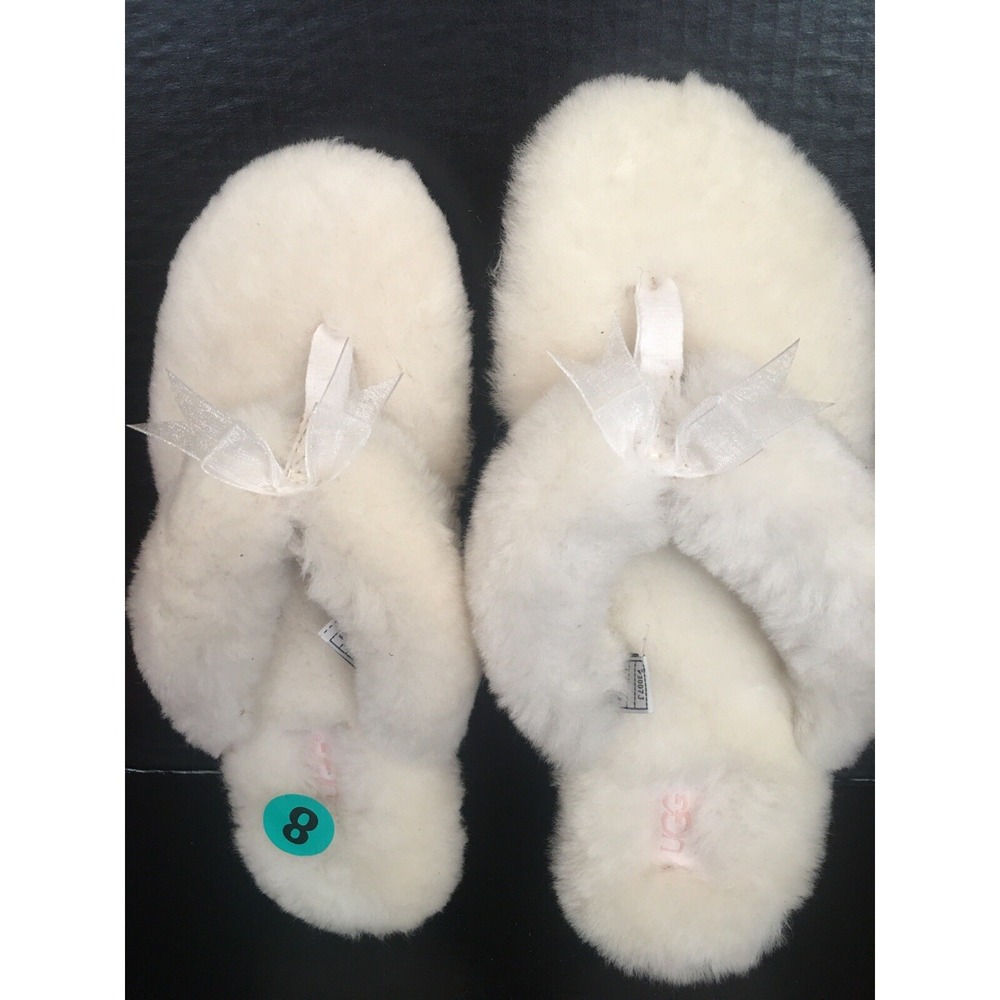 Mismatched ugg slippers size left 8 right 10